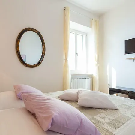 Apartment Victoria 2 *